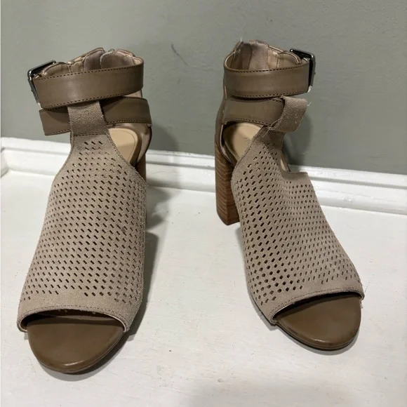 Marc Fisher Gabor Women's Tan Suede Sandals w/ Block Heel-size 6.5 - Picture 6 of 9